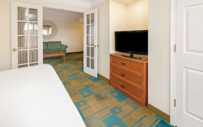 La Quinta Inn & Suites by Wyndham Salt Lake City Airport