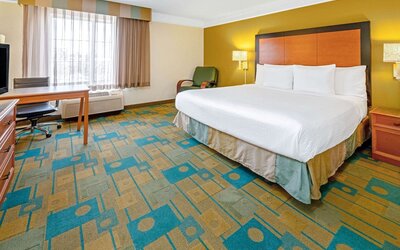 La Quinta Inn & Suites by Wyndham Salt Lake City Airport