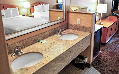 Crystal Inn Hotel & Suites Midvalley