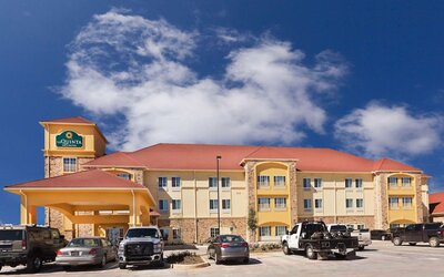 La Quinta Inn & Suites by Wyndham Floresville