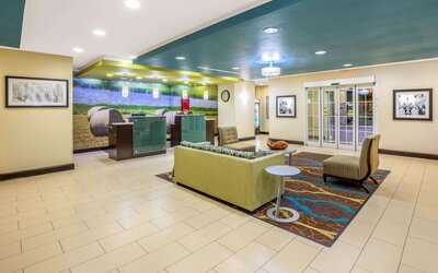 La Quinta Inn & Suites by Wyndham Floresville