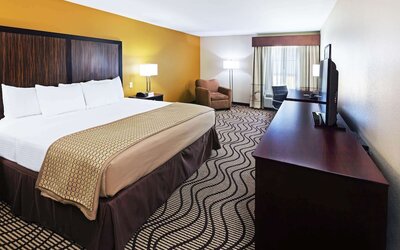La Quinta Inn & Suites by Wyndham Floresville