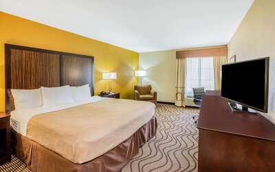 La Quinta Inn & Suites by Wyndham Floresville