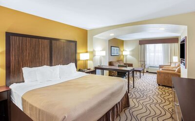 La Quinta Inn & Suites by Wyndham Floresville