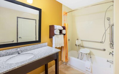 La Quinta Inn & Suites by Wyndham Floresville