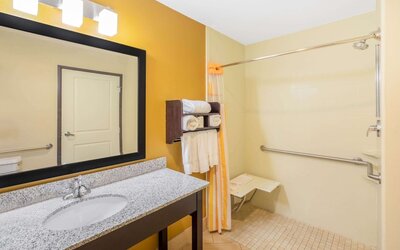 La Quinta Inn & Suites by Wyndham Floresville