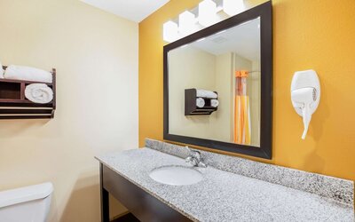 La Quinta Inn & Suites by Wyndham Floresville