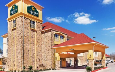 La Quinta Inn & Suites by Wyndham Floresville