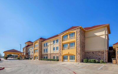 La Quinta Inn & Suites by Wyndham Floresville