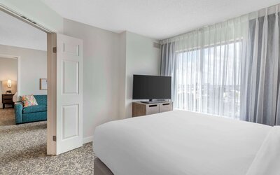 Suite, 1 Queen Bed with Sofa bed, Accessible (Hearing One Bedroom)