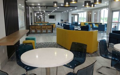 La Quinta Inn & Suites by Wyndham San Antonio Alamo City