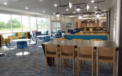 La Quinta Inn & Suites by Wyndham San Antonio Alamo City