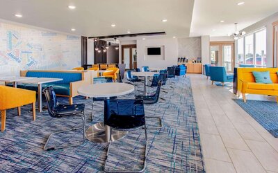 La Quinta Inn & Suites by Wyndham San Antonio Alamo City