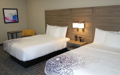 La Quinta Inn & Suites by Wyndham San Antonio Alamo City