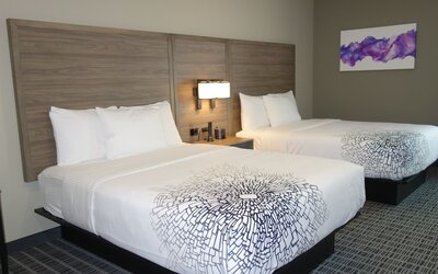 La Quinta Inn & Suites by Wyndham San Antonio Alamo City