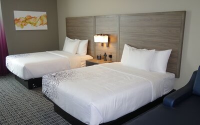 La Quinta Inn & Suites by Wyndham San Antonio Alamo City