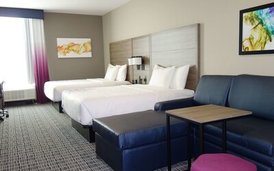 La Quinta Inn & Suites by Wyndham San Antonio Alamo City
