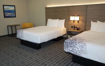 La Quinta Inn & Suites by Wyndham San Antonio Alamo City