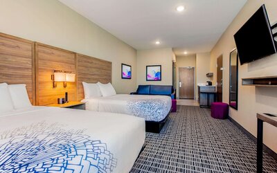 La Quinta Inn & Suites by Wyndham San Antonio Alamo City