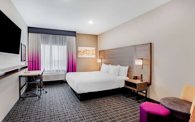 La Quinta Inn & Suites by Wyndham San Antonio Alamo City