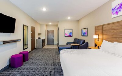 La Quinta Inn & Suites by Wyndham San Antonio Alamo City