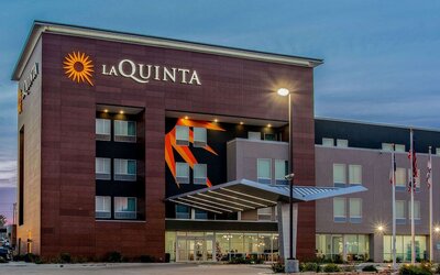 La Quinta Inn & Suites by Wyndham San Antonio Alamo City