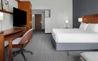 Courtyard by Marriott San Antonio Six Flags at The Rim