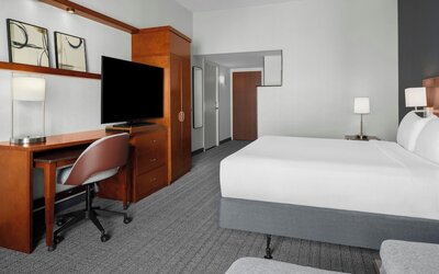 Courtyard by Marriott San Antonio Six Flags at The Rim
