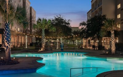 Courtyard by Marriott San Antonio Six Flags at The Rim