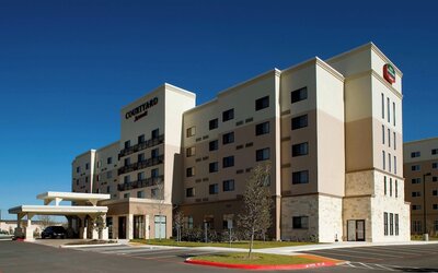 Courtyard by Marriott San Antonio Six Flags at The Rim