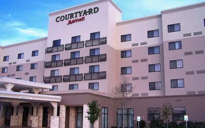 Courtyard by Marriott San Antonio Six Flags at The Rim