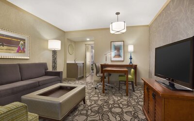 Embassy Suites by Hilton San Antonio Airport