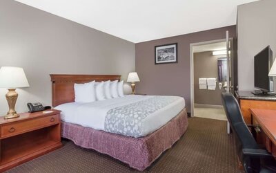 Romantic king room at Days Inn By Wyndham St Augustine/Historic Downtown.