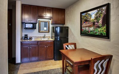 Drury Plaza Hotel San Antonio Riverwalk