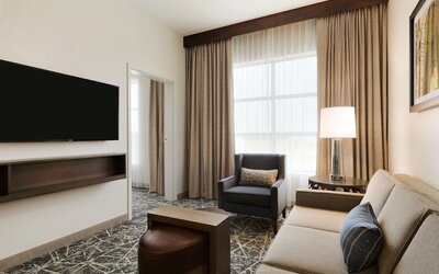 Embassy Suites by Hilton San Antonio Brooks Hotel & Spa