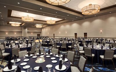 Embassy Suites by Hilton San Antonio Brooks Hotel & Spa