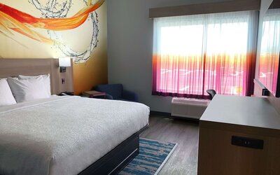 La Quinta Inn & Suites by Wyndham San Antonio Seaworld/LAFB