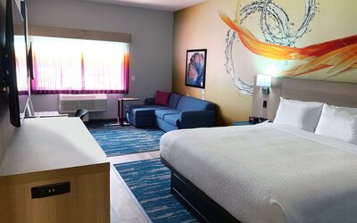 La Quinta Inn & Suites by Wyndham San Antonio Seaworld/LAFB