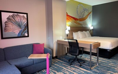 La Quinta Inn & Suites by Wyndham San Antonio Seaworld/LAFB