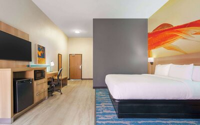 La Quinta Inn & Suites by Wyndham San Antonio Seaworld/LAFB