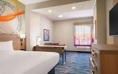La Quinta Inn & Suites by Wyndham San Antonio Seaworld/LAFB