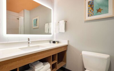 La Quinta Inn & Suites by Wyndham San Antonio Seaworld/LAFB