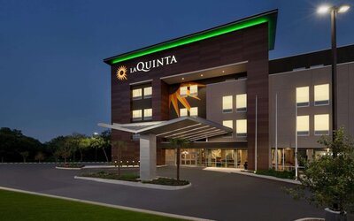 La Quinta Inn & Suites by Wyndham San Antonio Seaworld/LAFB