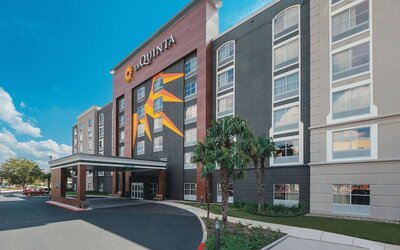 La Quinta Inn & Suites by Wyndham San Antonio Downtown