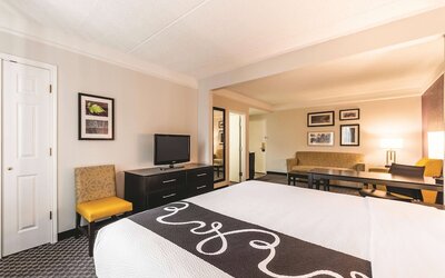 La Quinta Inn & Suites by Wyndham San Antonio Downtown