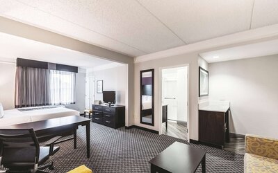 La Quinta Inn & Suites by Wyndham San Antonio Downtown