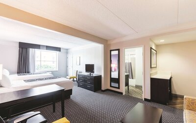 La Quinta Inn & Suites by Wyndham San Antonio Downtown