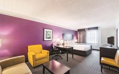 La Quinta Inn & Suites by Wyndham San Antonio Downtown