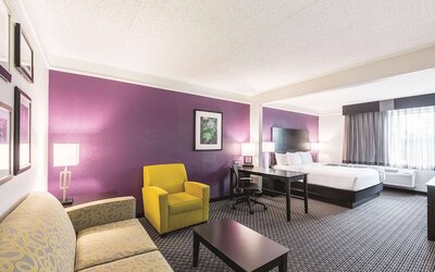 La Quinta Inn & Suites by Wyndham San Antonio Downtown