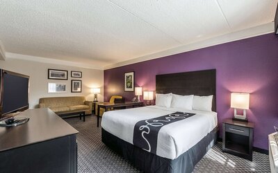 La Quinta Inn & Suites by Wyndham San Antonio Downtown